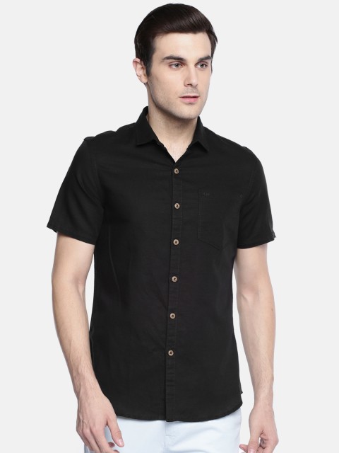 

Lee Men Black Slim Fit Solid Casual Shirt