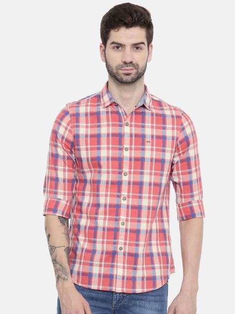 

Lee Men Coral Pink & Off-White Slim Fit Checked Casual Shirt