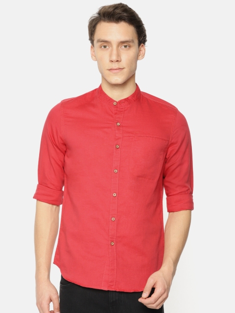 

Lee Men Red Slim Fit Solid Casual Shirt