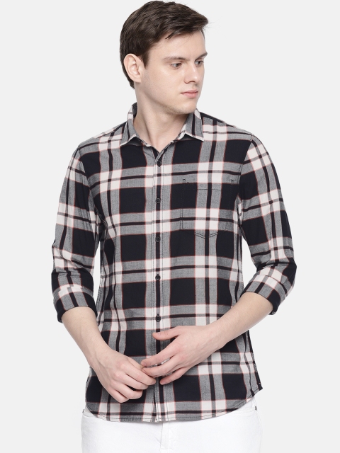 

Lee Men Black & White Slim Fit Checked Casual Shirt