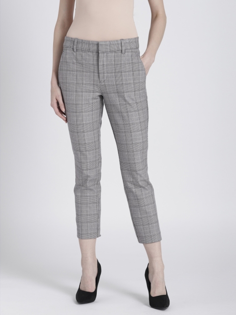 

GAP Women White & Grey Skinny Fit Checked Regular Trousers