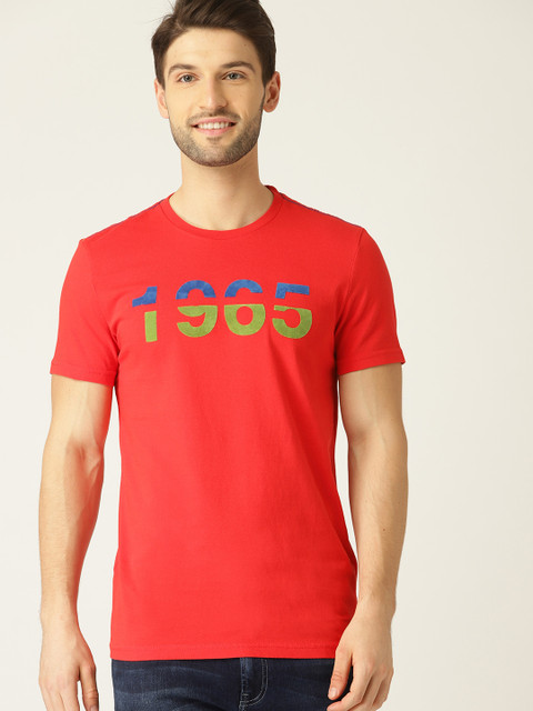 

United Colors of Benetton Men Red Solid Round Neck T-shirt