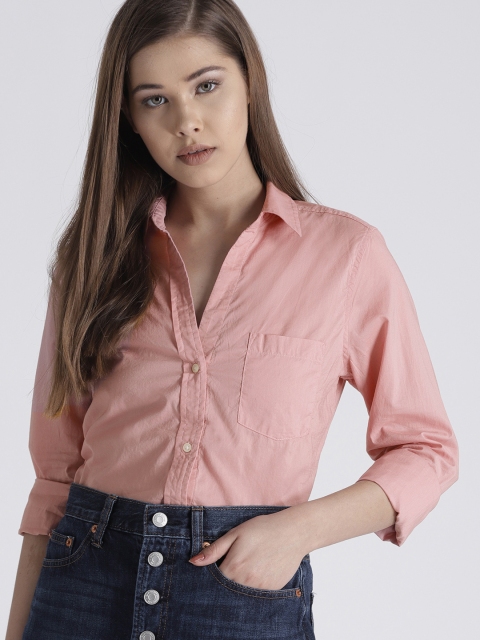 

GAP Women's Fitted Boyfriend Shirt, Pink