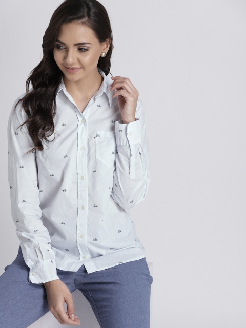 

GAP Women's Fitted Boyfriend Shirt, Blue