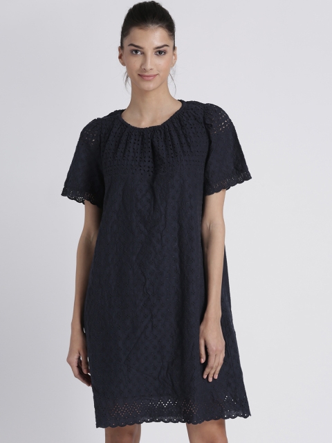 

GAP Women Eyelet Tee Dress, Navy blue