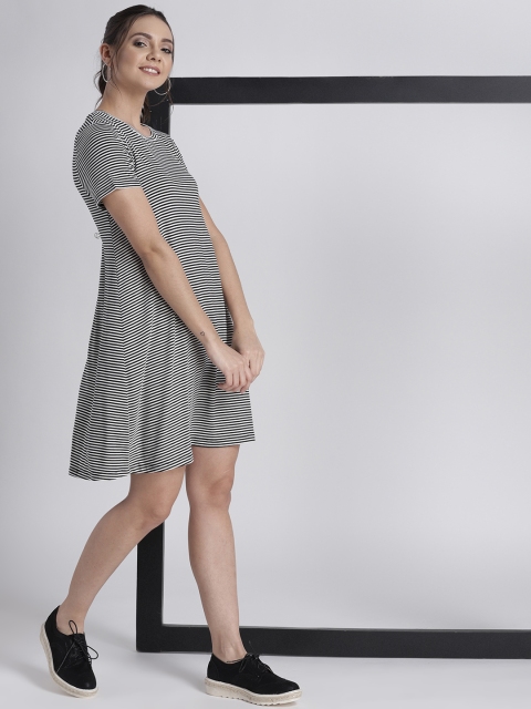 

GAP Women's Rayon Swing Dress, Black