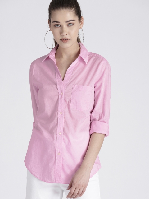 

GAP Women's Fitted Boyfriend Shirt, Pink