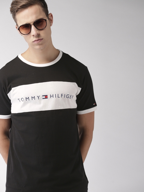 

Tommy Hilfiger Men Black & White Colourblocked Round Neck T-shirt