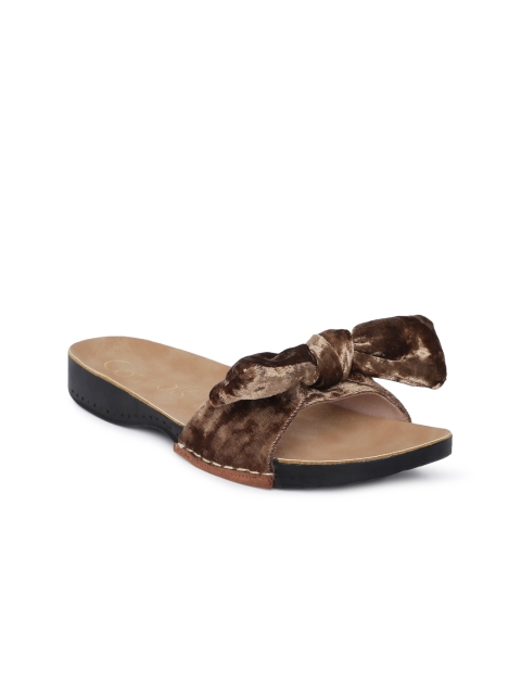 

Catwalk Women Gold-Toned Solid Synthetic Open Toe Flats