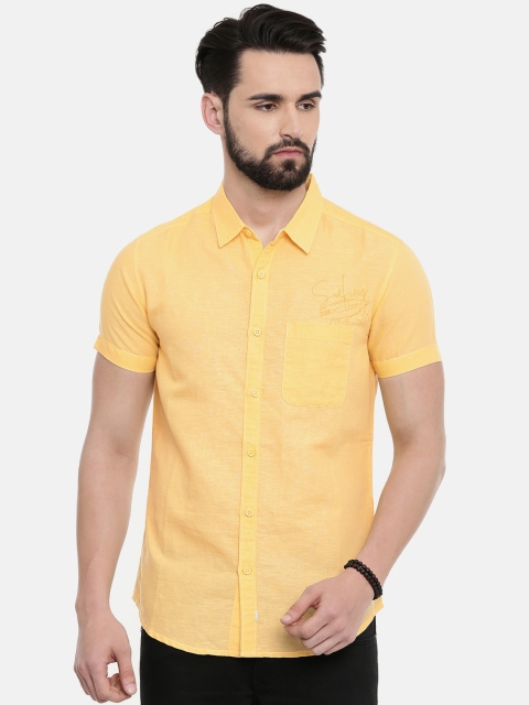 

SPYKAR Men Yellow Regular Fit Solid Casual Shirt