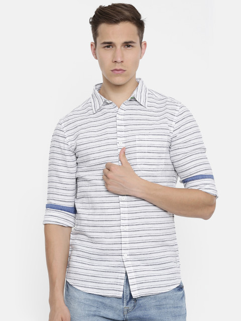 

SPYKAR Men White & Navy Blue Regular Fit Striped Casual Shirt