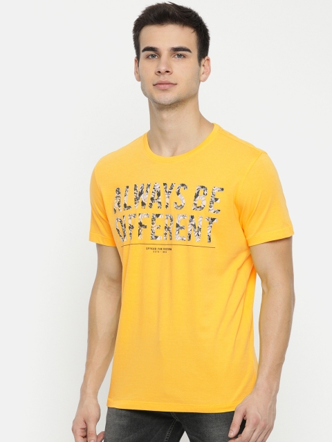 

SPYKAR Men Yellow Printed Round Neck Pure Cotton T-shirt