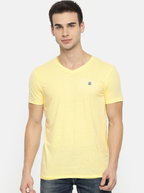 

SPYKAR Men Yellow Solid V-Neck T-shirt