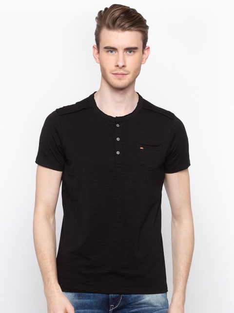 

SPYKAR Men Black Solid Henley Neck T-shirt