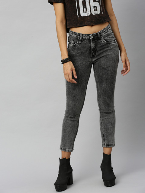 

Roadster Women Black Skinny Fit Mid-Rise Clean Look Stretchable Cropped Jeans
