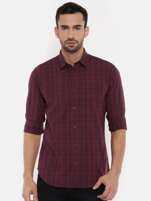 

Peter England Casuals Men Maroon & Navy Blue Slim Fit Checked Casual Shirt