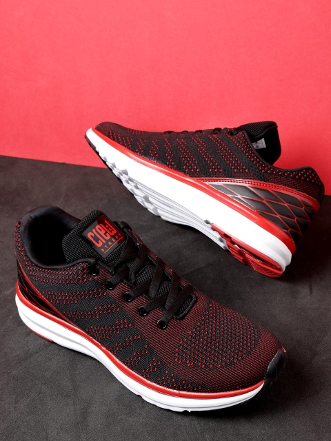 

Crew STREET Men Red & Black Running Shoes