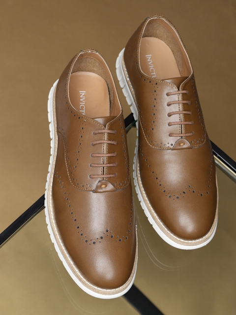

INVICTUS Men Brown Textured Brogues