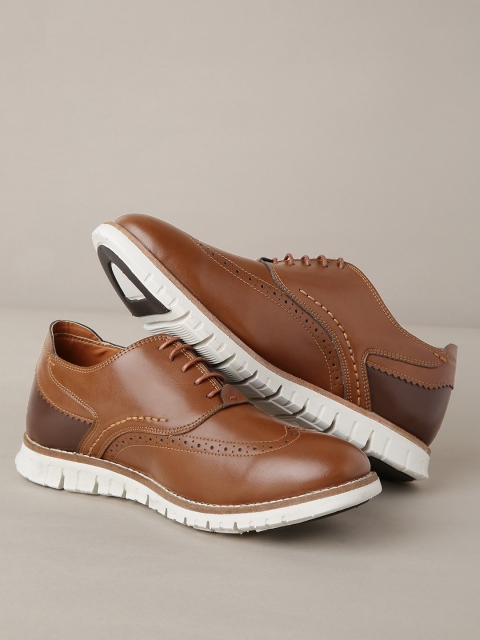 

INVICTUS Men Brown Textured Brogues