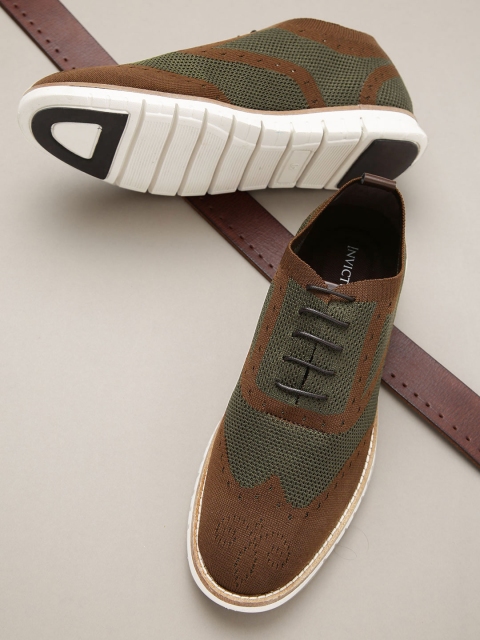 

INVICTUS Men Olive Green & Brown Colourblocked Oxfords