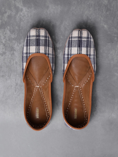 

Anouk Women Navy Blue & Off-White Checked Mojaris