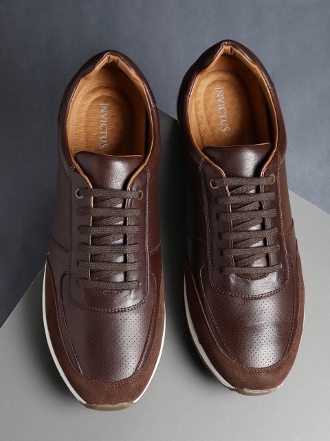 

INVICTUS Men Brown Textured Sneakers