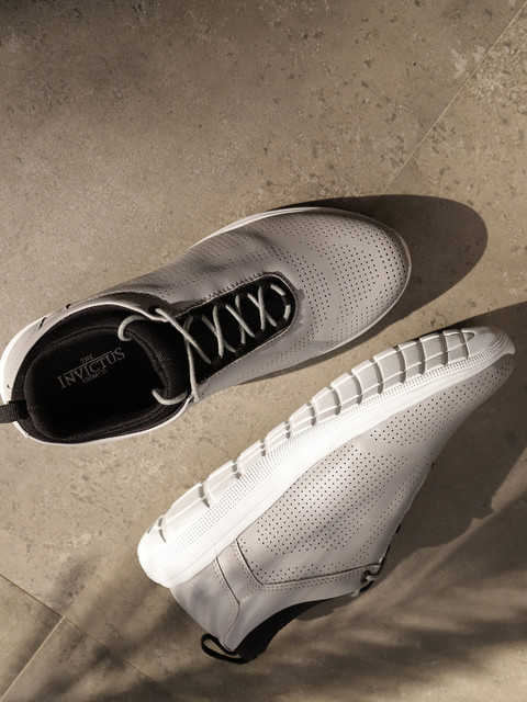 

INVICTUS Men Grey Perforated Sneakers