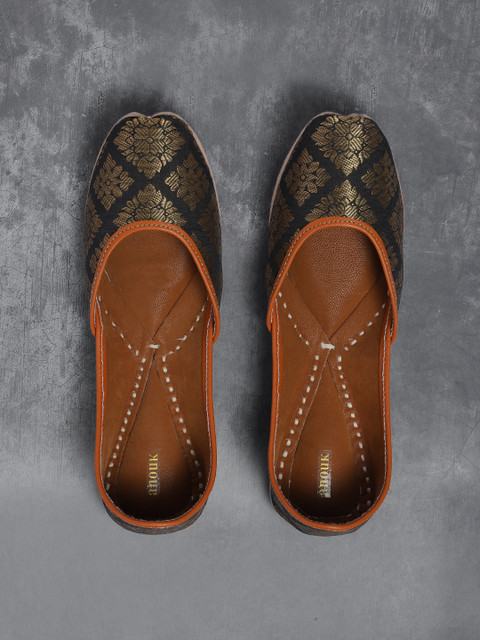 

Anouk Women Black & Gold-Toned Woven Design Mojaris