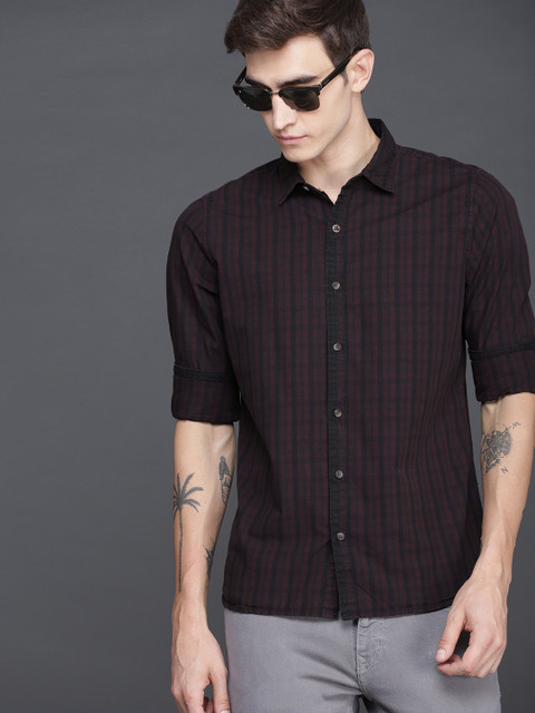 

WROGN Men Burgundy & Black Slim Fit Checked Casual Shirt