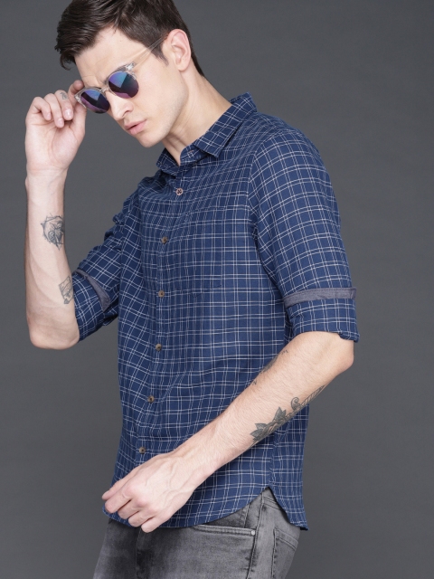 

WROGN Men Navy Blue & White Slim Fit Checked Casual Shirt