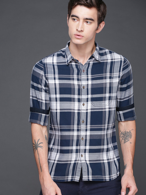 

WROGN Men Navy Blue & White Regular Fit Checked Casual Shirt