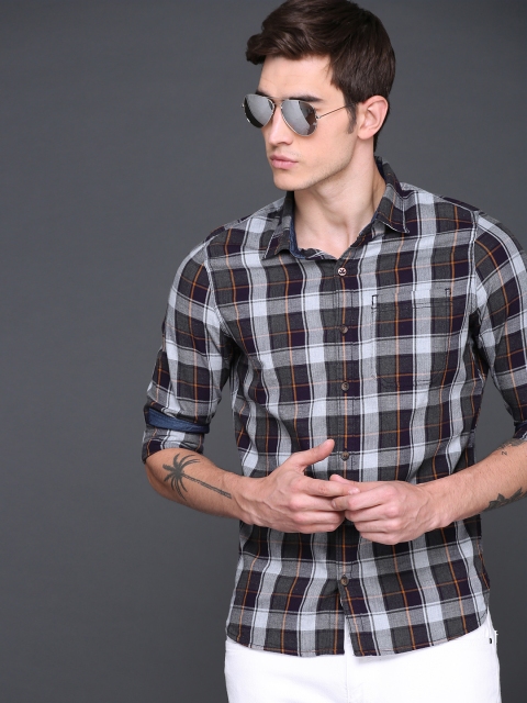 

WROGN Men Grey & Navy Blue Slim Fit Checked Casual Shirt