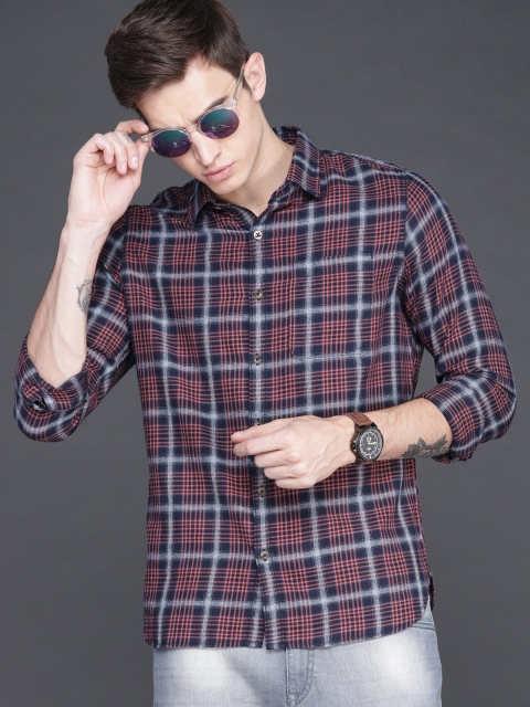 

WROGN Men Navy Blue & Pink Slim Fit Checked Casual Shirt