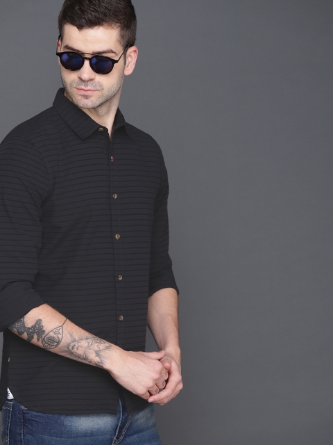 

WROGN Men Black Regular Fit Striped Casual Shirt