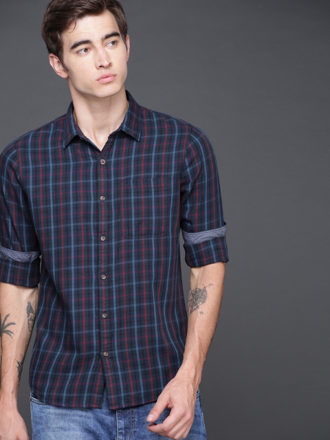 

WROGN Men Navy Blue & Maroon Slim Fit Checked Casual Shirt