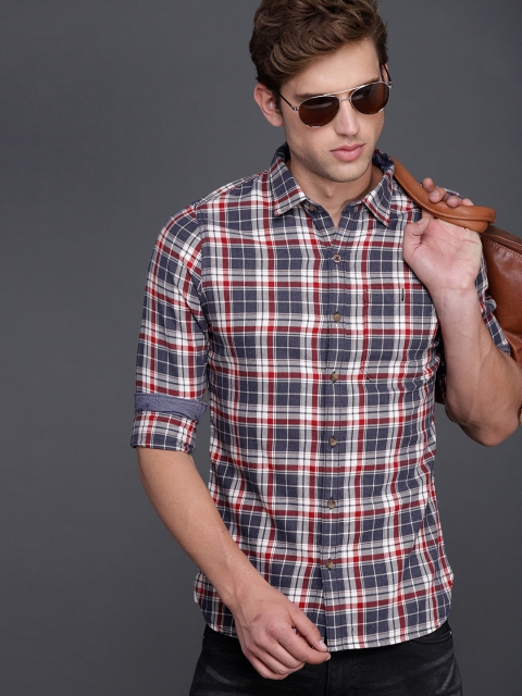 

WROGN Men Navy Blue & Red Slim Fit Checked Casual Shirt