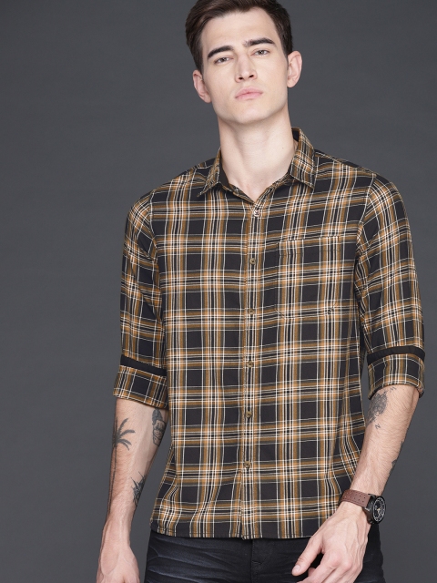 

WROGN Men Mustard Yellow & Navy Blue Regular Fit Checked Casual Shirt