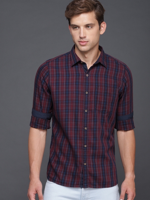 

WROGN Men Maroon & Navy Blue Regular Fit Checked Casual Shirt