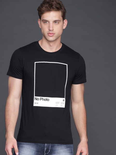 

WROGN Men Black & Off-White Printed Slim Fit Round Neck T-shirt