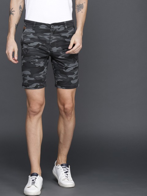 

WROGN Men Grey & Black Printed Slim Fit Chino Shorts