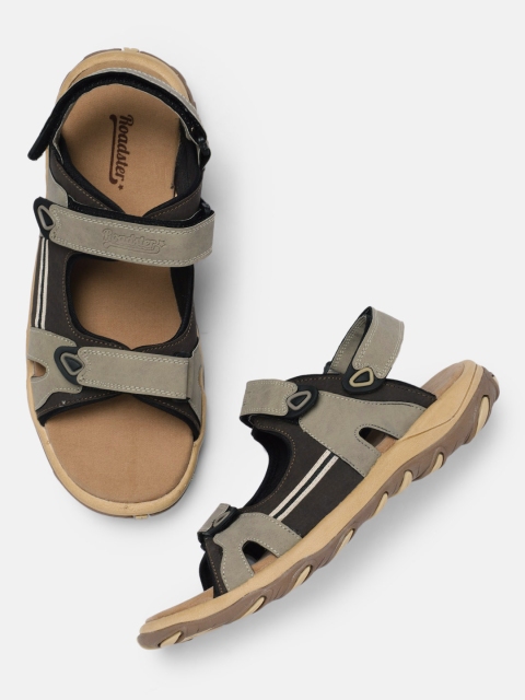 

Roadster Men Beige & Brown Sports Sandals