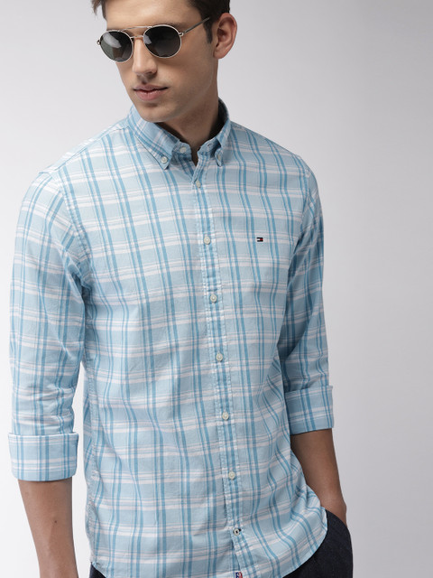 

Tommy Hilfiger Men Blue & White Regular Fit Checked Casual Shirt