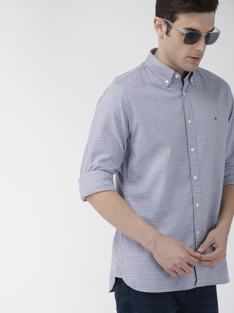 

Tommy Hilfiger Men Blue & Red Regular Fit Checked Casual Shirt