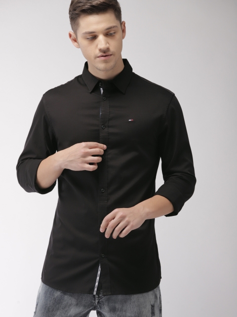 

Tommy Hilfiger Men Black Slim Fit Solid Casual Shirt