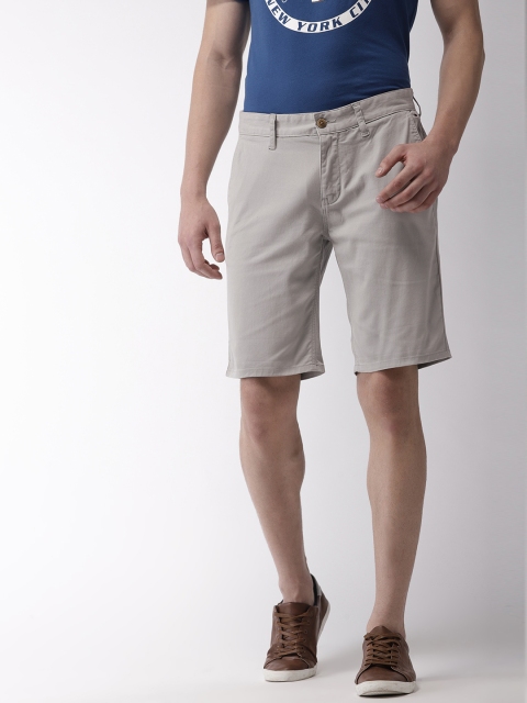 

Tommy Hilfiger Men Grey Solid Straight Fit Chino Shorts