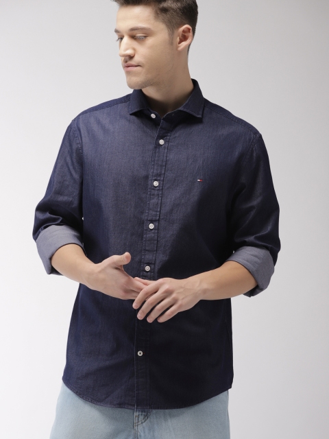 

Tommy Hilfiger Men Navy Blue Regular Fit Solid Casual Chambray Shirt