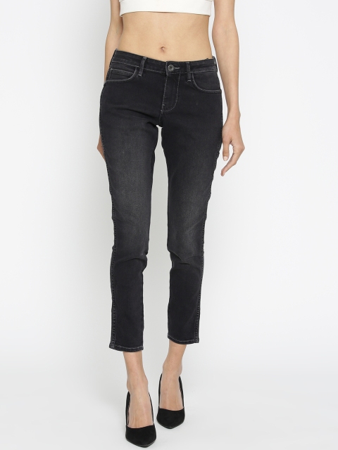 

Wrangler Women Black Regular Fit Mid-Rise Clean Look Non-Stretchable Jeans