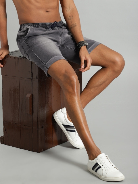 

Roadster Men Grey Washed Regular Fit Denim Shorts
