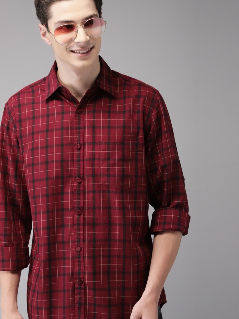 

HERE&NOW Men Red & Black Regular Fit Checked Casual Shirt