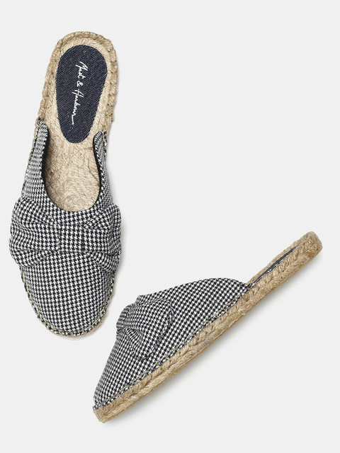 

Mast & Harbour Women Black Printed Canvas Mules